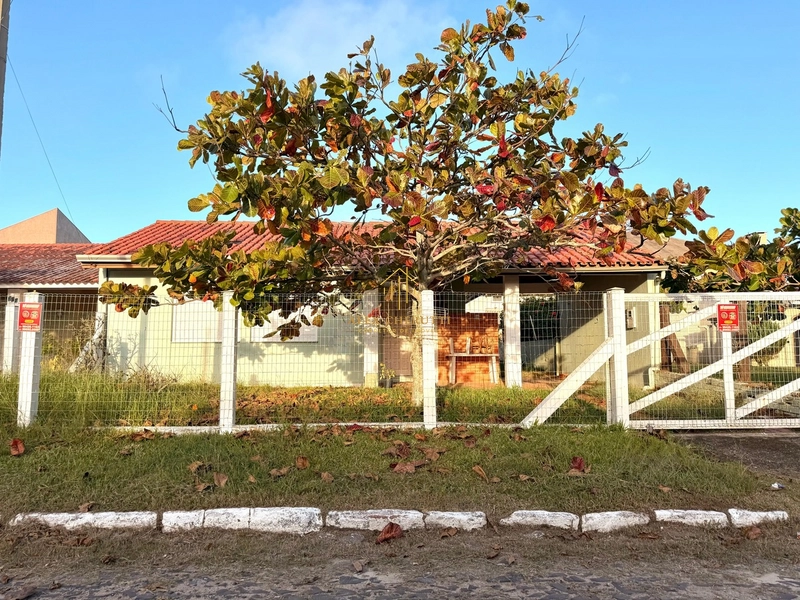Casa à venda na praia de Atlântida Sul, 3 dormitórios