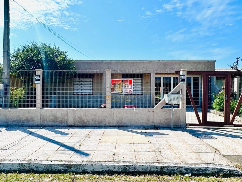 Casa à venda na praia de Atlânntida Sul, 3 dormitórios: 2ª foto da galeria de imagens do imóvel