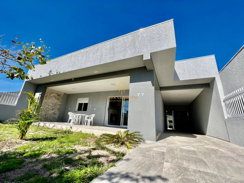 Excelente casa em Atlântida Sul: 1ª foto da galeria de imagens do imóvel
