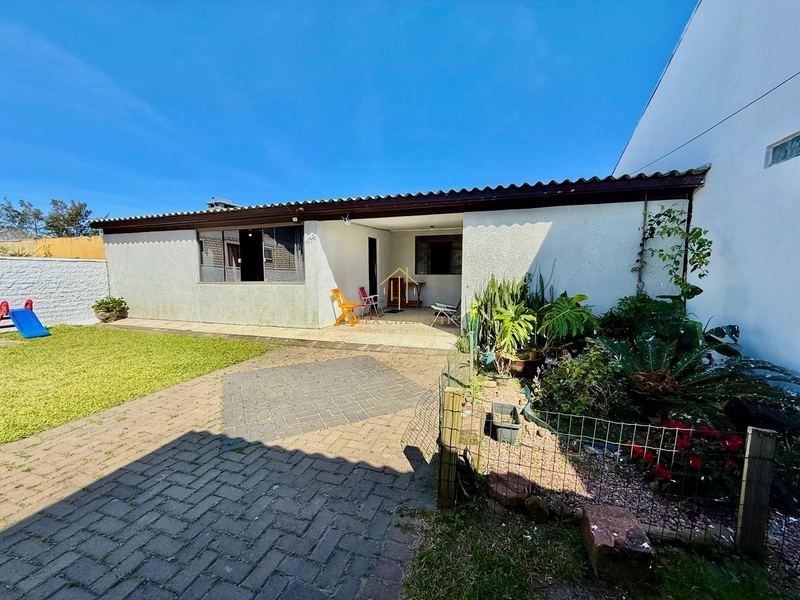 Imóvel em Atlântida Sul: 3ª foto da galeria de imagens do imóvel