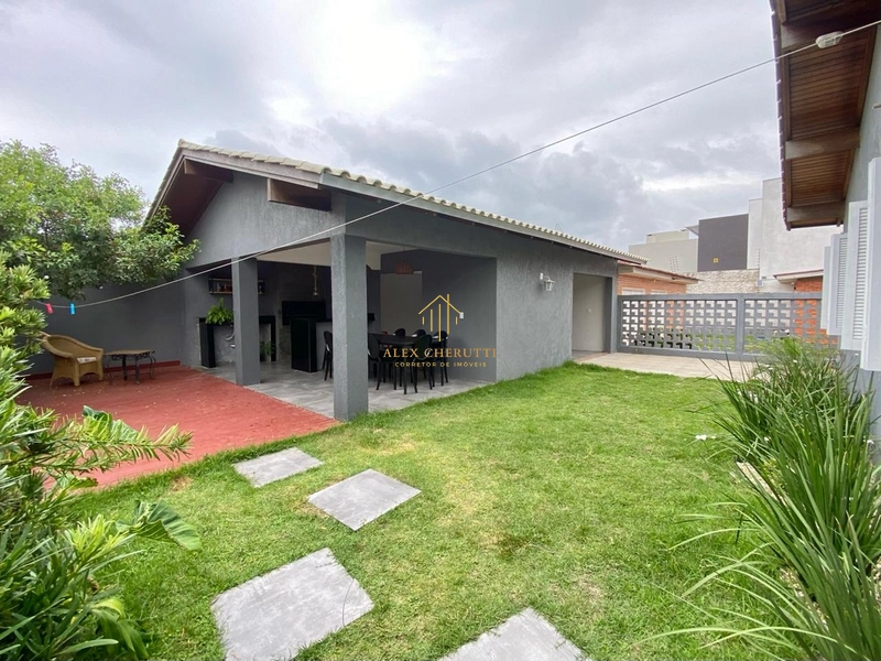 Casa no Centro em Xangri-Lá, 4 dormitórios: 4ª foto da galeria de imagens do imóvel
