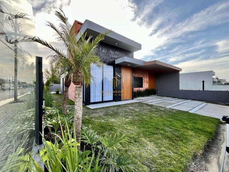 Bela casa em Atlântida Sul: 3ª foto da galeria de imagens do imóvel