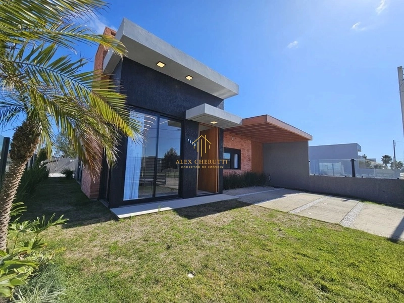 Bela casa em Atlântida Sul: 2ª foto da galeria de imagens do imóvel