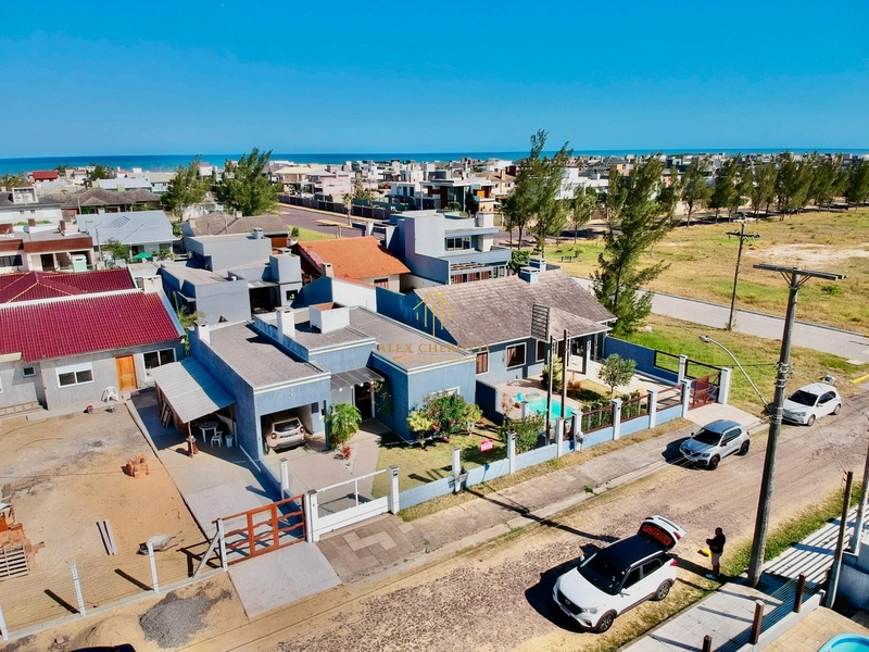 Linda casa em Atlântida Sul, 3 dormitórios: 5ª foto da galeria de imagens do imóvel