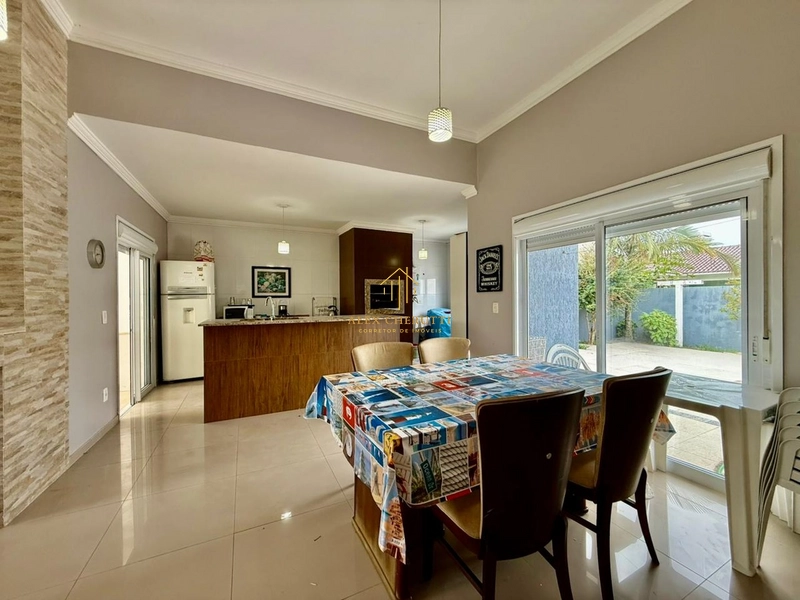 Linda casa em Atlântida Sul, 3 dormitórios: 9ª foto da galeria de imagens do imóvel