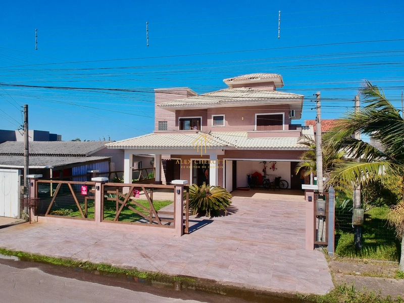 Belíssima casa em Capão da Canoa: 3ª foto da galeria de imagens do imóvel