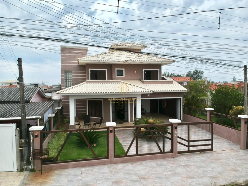 Belíssima casa em Capão da Canoa: 2ª foto da galeria de imagens do imóvel