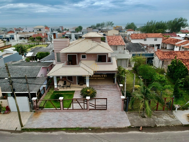 Belíssima casa em Capão da Canoa: 1ª foto da galeria de imagens do imóvel