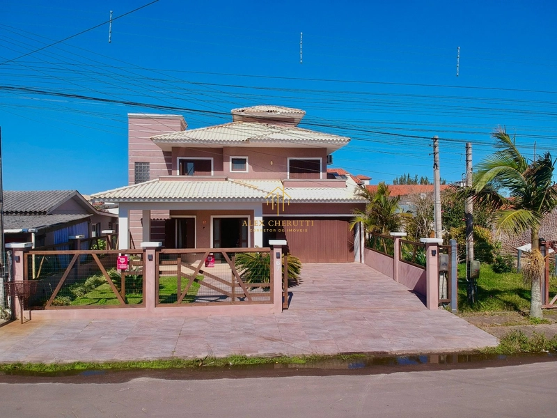 Belíssima casa em Capão da Canoa: 2ª foto da galeria de imagens do imóvel