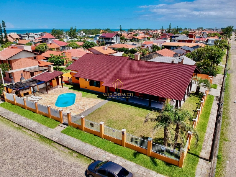 Linda casa na praia de Arpoador: 2ª foto da galeria de imagens do imóvel
