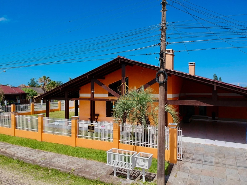 Linda casa na praia de Arpoador: 4ª foto da galeria de imagens do imóvel