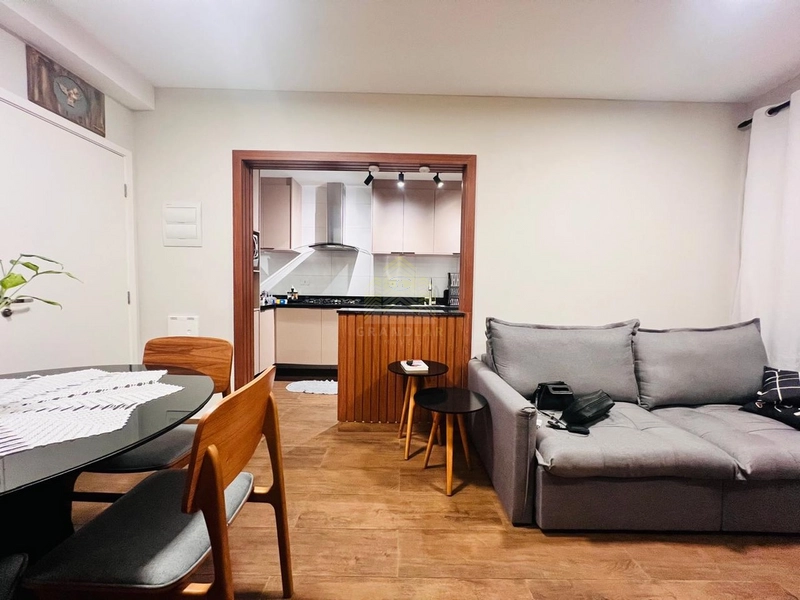 Apartamento 2 dorm. c/ 1 suíte, decorado, por R$599 mil no Forte: 3ª foto da galeria de imagens do imóvel