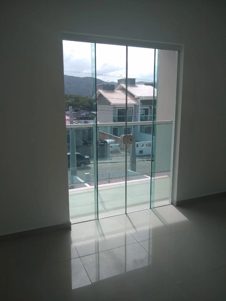 Lindos Sobrados com amplo terreno em Forquilhas São José: 4ª foto da galeria de imagens do imóvel