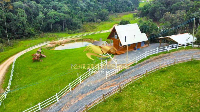 Chalé mobiliado em Alfredo Wagner, com 4.144m² de terreno: 2ª foto da galeria de imagens do imóvel