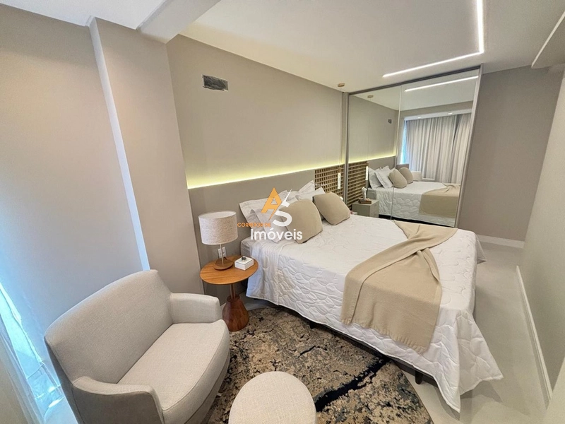 APARTAMENTO À VENDA MOBILIADO E DECORADO NO CENTRO: 2ª foto da galeria de imagens do imóvel