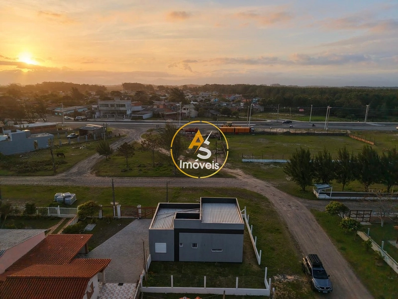 CASA À VENDA DE ESQUINA EM CAPÃO DA CANOA: 27ª foto da galeria de imagens do imóvel