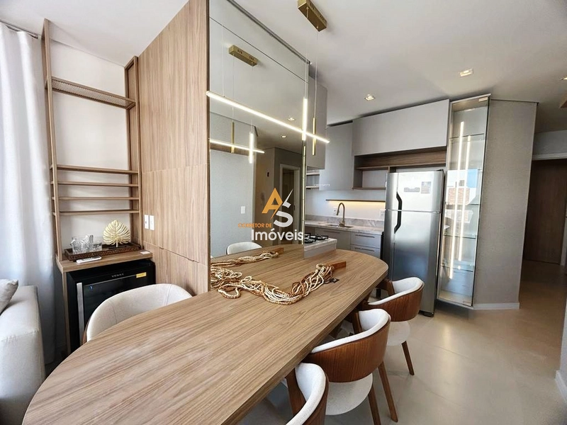 LUXUOSO APARTAMENTO FINAMENTE MOBILIADO E DECORADO: 2ª foto da galeria de imagens do imóvel
