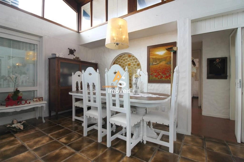 E uma casa do arquiteto Montserrat Estilo Grego!: 2ª foto da galeria de imagens do imóvel