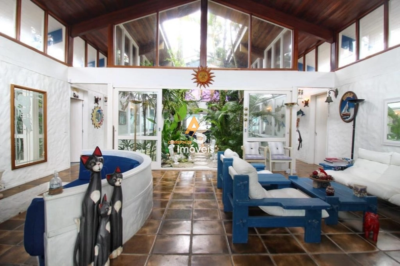 E uma casa do arquiteto Montserrat Estilo Grego!: 1ª foto da galeria de imagens do imóvel