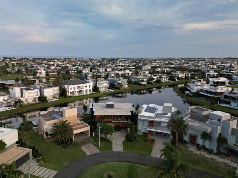 MANSÃO A BEIRA LAGO: 11ª foto da galeria de imagens do imóvel