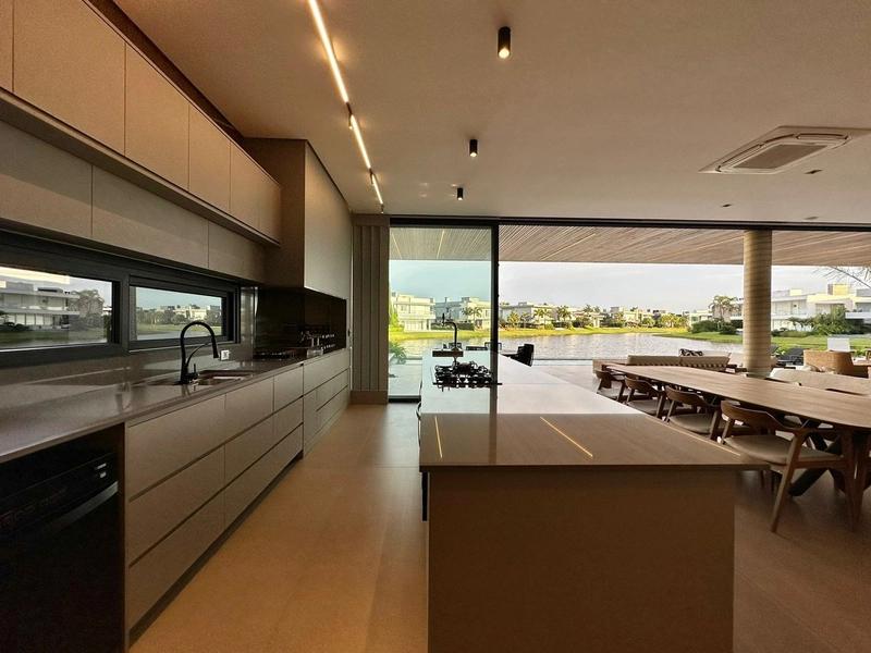 MANSÃO A BEIRA LAGO: 29ª foto da galeria de imagens do imóvel