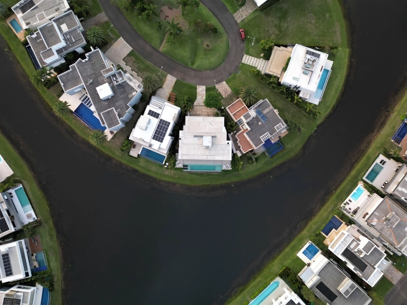 MANSÃO A BEIRA LAGO: 13ª foto da galeria de imagens do imóvel