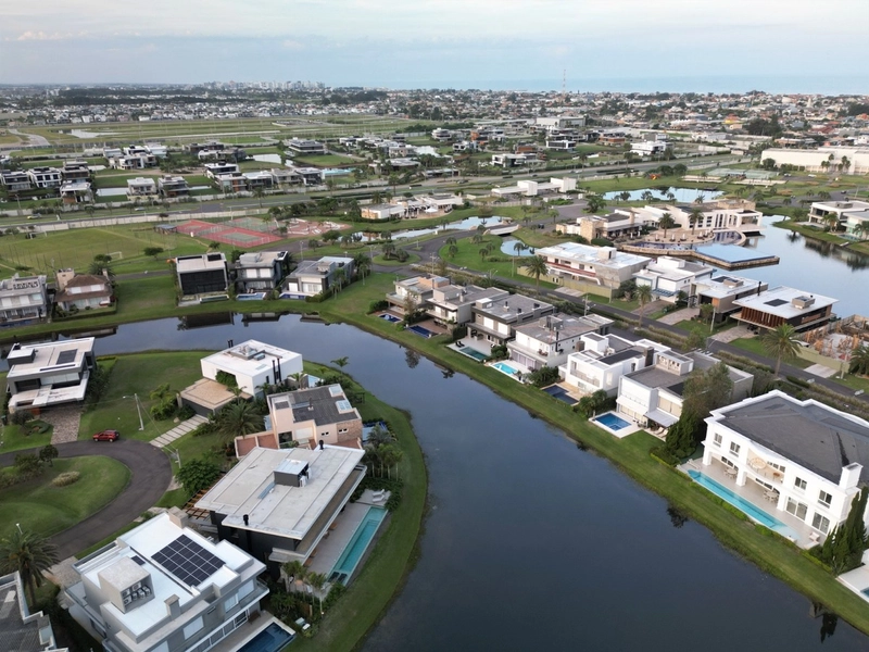MANSÃO A BEIRA LAGO: 8ª foto da galeria de imagens do imóvel