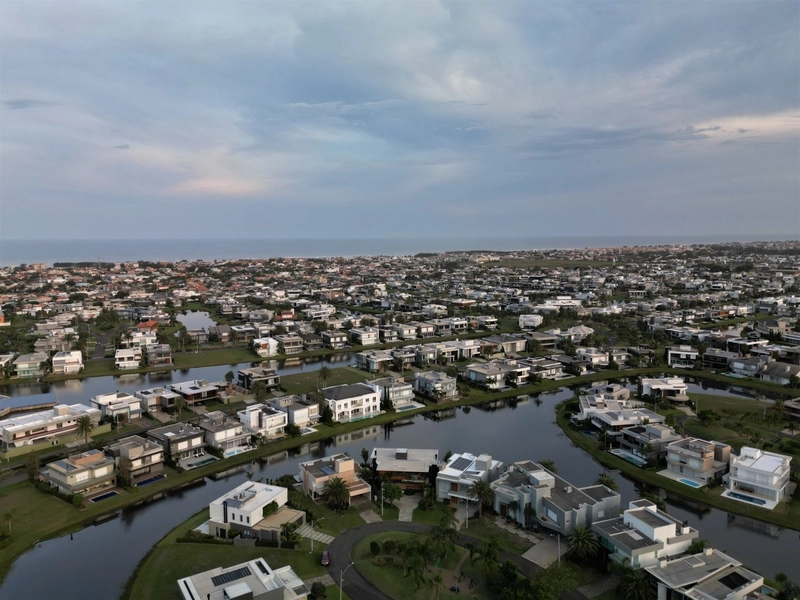 MANSÃO A BEIRA LAGO: 9ª foto da galeria de imagens do imóvel