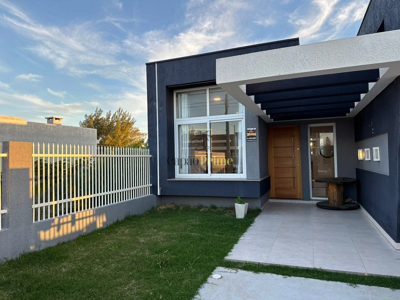 Casa mobiliada a 30 metros do mar: 1ª foto da galeria de imagens do imóvel