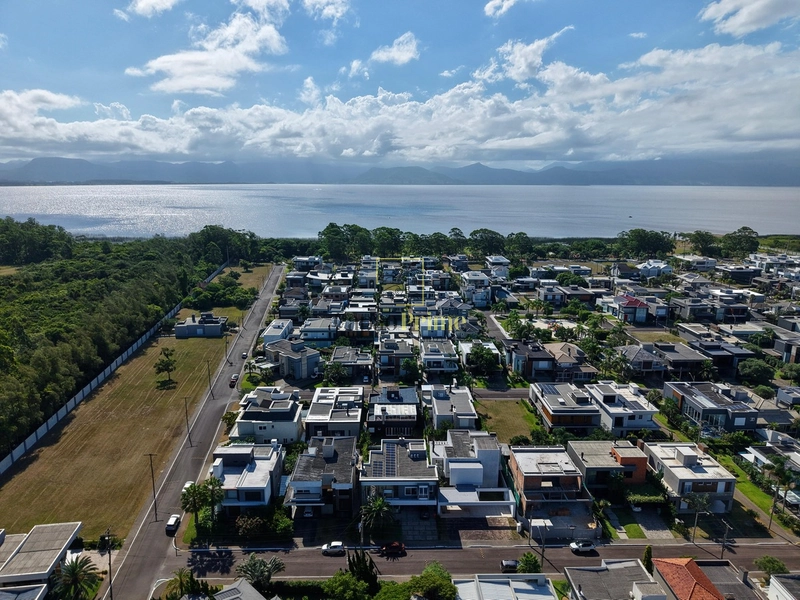 Sobrado em condomínio fechado com acesso a lagoa: 30ª foto da galeria de imagens do imóvel