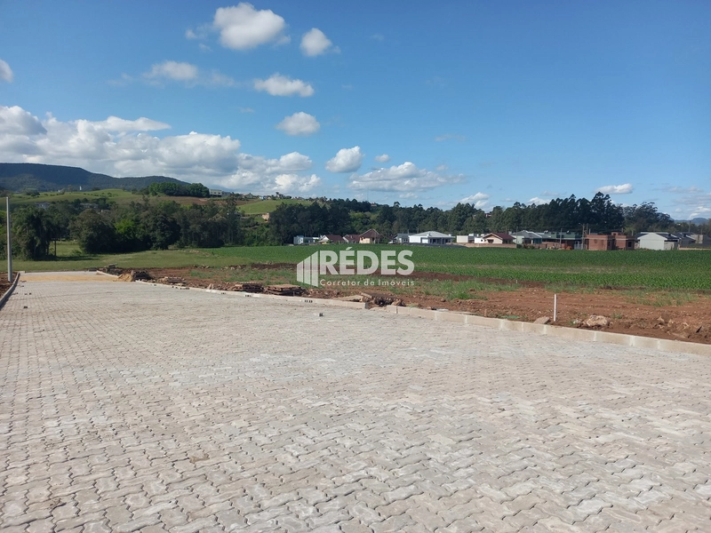 Terreno de esquina: 5ª foto da galeria de imagens do imóvel
