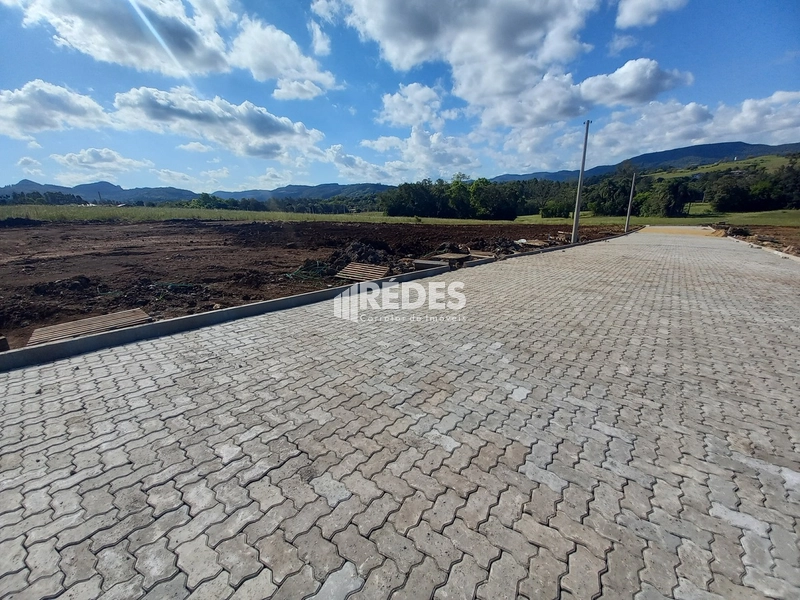Terreno de esquina: 7ª foto da galeria de imagens do imóvel
