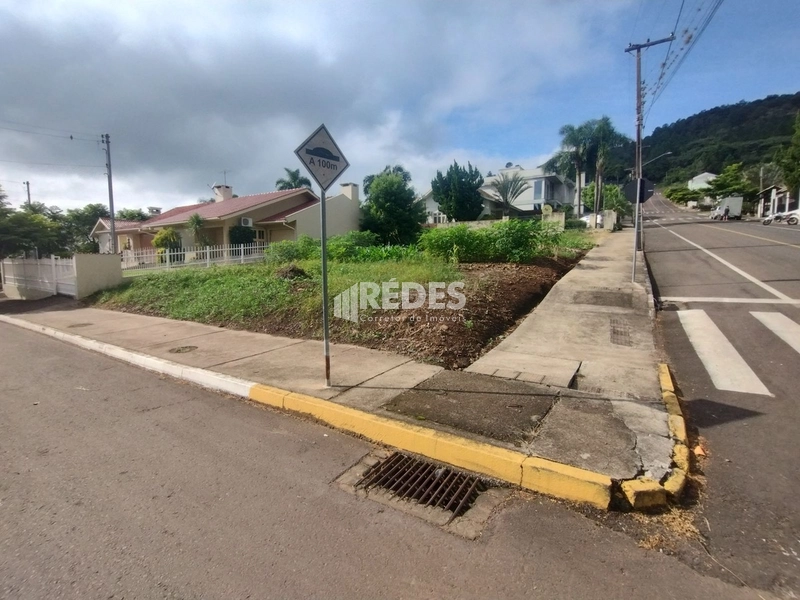 Terreno de esquina: 3ª foto da galeria de imagens do imóvel