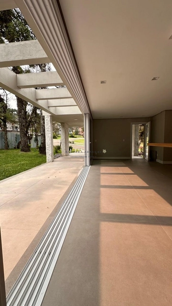 CASA COM 4 SUÍTES EM CONDOMÍNIO FECHADO EM CANELA: 3ª foto da galeria de imagens do imóvel