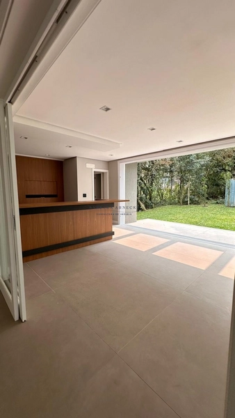 CASA COM 4 SUÍTES EM CONDOMÍNIO FECHADO EM CANELA: 5ª foto da galeria de imagens do imóvel