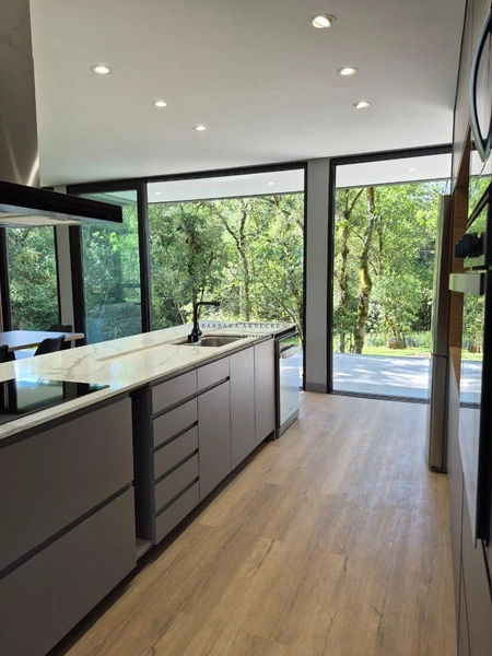 Casa com 230m², 03 suítes em condomínio Pinheiro Grosso em Canela: 6ª foto da galeria de imagens do imóvel