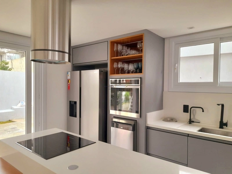 Casa 180m² com 4 dormitórios, sendo 3 suítes em Gramado: 4ª foto da galeria de imagens do imóvel