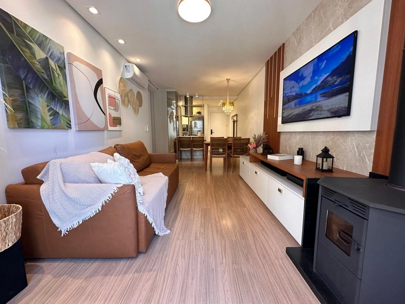 Apartamento com 2 dormitórios, sendo 1 suíte no centro de Gramado.: 2ª foto da galeria de imagens do imóvel