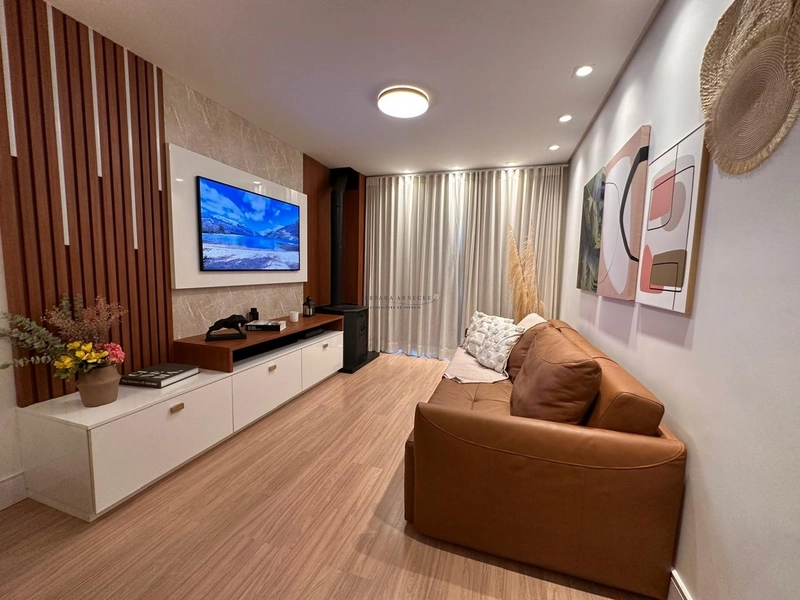 Apartamento com 2 dormitórios, sendo 1 suíte no centro de Gramado.: 1ª foto da galeria de imagens do imóvel