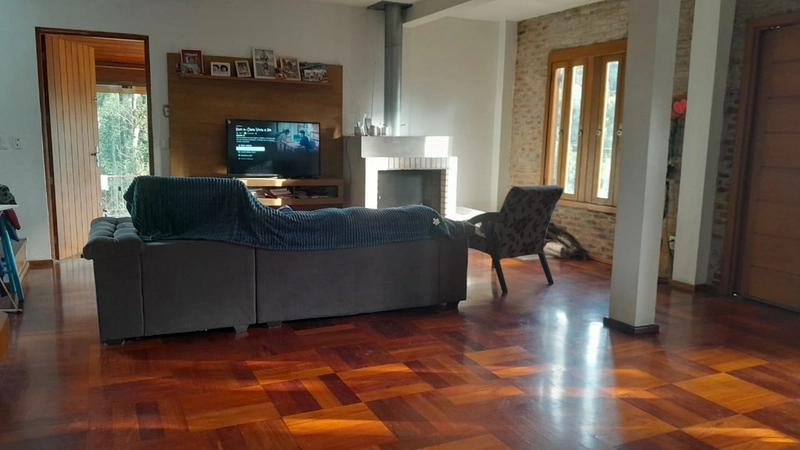 CASA DE ESQUINA EM CANELA: 6ª foto da galeria de imagens do imóvel