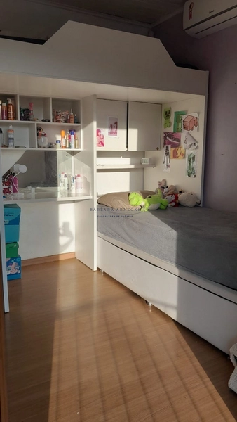 CASA DE ESQUINA EM CANELA: 9ª foto da galeria de imagens do imóvel