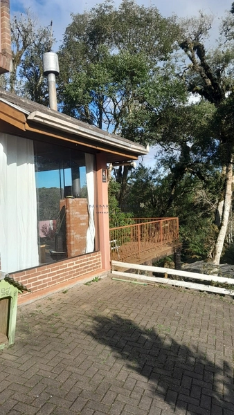 CASA DE ESQUINA EM CANELA: 2ª foto da galeria de imagens do imóvel