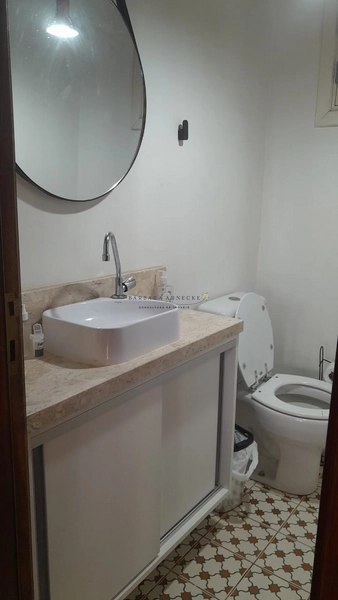 CASA DE ESQUINA EM CANELA: 10ª foto da galeria de imagens do imóvel