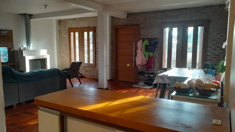 CASA DE ESQUINA EM CANELA: 7ª foto da galeria de imagens do imóvel