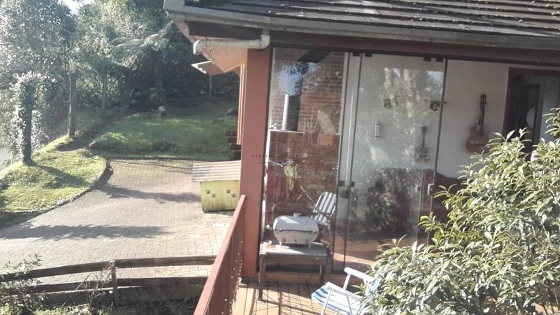 CASA DE ESQUINA EM CANELA: 3ª foto da galeria de imagens do imóvel