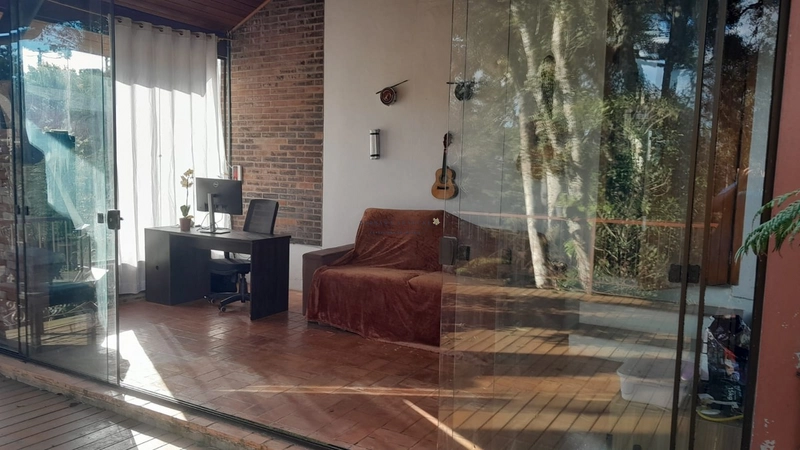 CASA DE ESQUINA EM CANELA: 8ª foto da galeria de imagens do imóvel