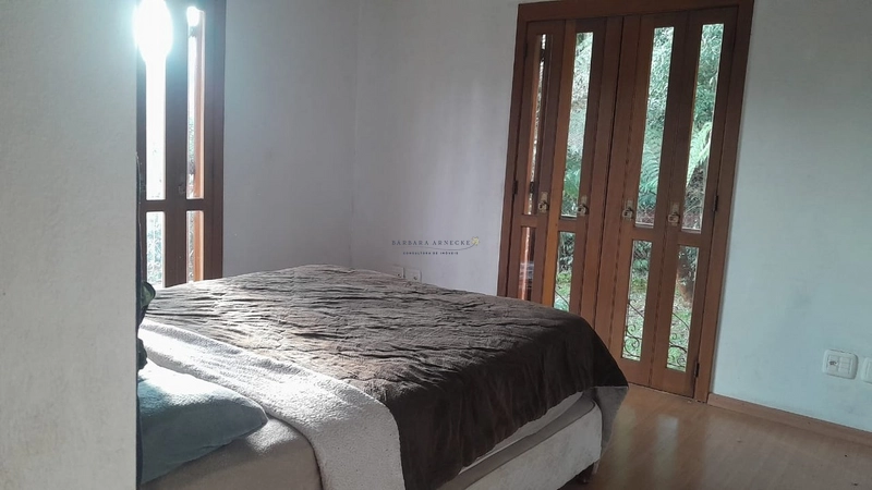 CASA DE ESQUINA EM CANELA: 11ª foto da galeria de imagens do imóvel