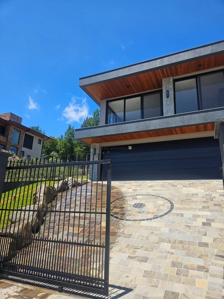 Casa 273m2, 3 suítes + 1 dormitório,  bairro Mato Queimado em Gramado: 5ª foto da galeria de imagens do imóvel