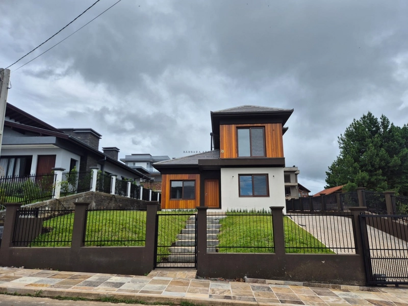 Casa 200m2, 3 suítes, bairro Mato Queimado, Gramado