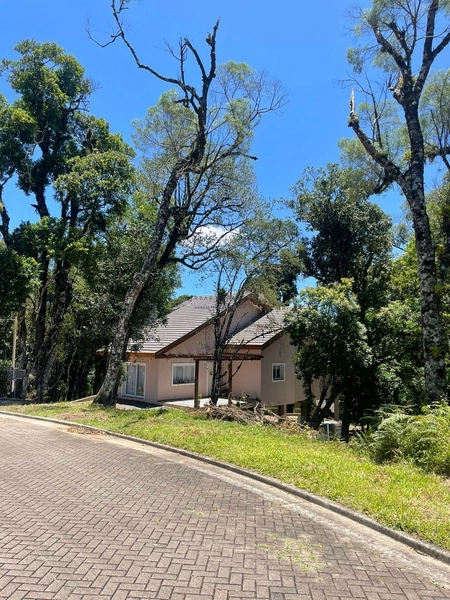 Casa 3 dormitórios em Gramado: 2ª foto da galeria de imagens do imóvel